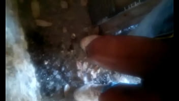 Preview 4 of Marriage Woman - orinando en la calle