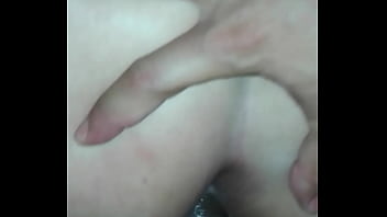 Preview 4 of Stripteases - Novinha casada adora de quatro!