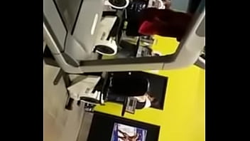 Preview 1 of Ng Vidio Vom - Dumb ass @ da gym