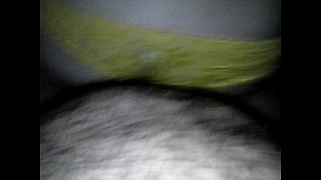 Preview 2 of Hd Sleep With Mom - calcinha amarela enfiada com amigo