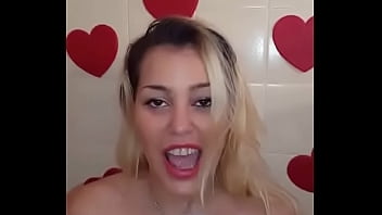 Preview 1 of Hard Pussy Big - Mariana Diarco en la ducha