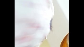 Preview 4 of Ebony Creamy Pussy Masturbating - Sabrosas nalgas bajo falda (upskirt)