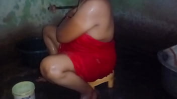 Preview 1 of Pussy Suck Byvson - Desi beauty girl bathing in changing dress