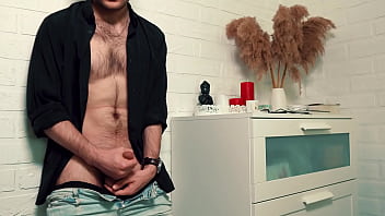 Preview 2 of Dog Avec Wamen - The handsome man jerks off on camera and cums loudly,  splashing the floor with his sperm.