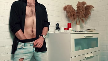 Preview 1 of Dog Avec Wamen - The handsome man jerks off on camera and cums loudly,  splashing the floor with his sperm.