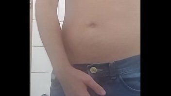 Preview 1 of Mom Saxy Milk - mostrando meu pau