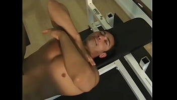 Preview 3 of Jempun - Bodybuilder seduces and fuck young lad