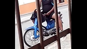 Preview 3 of Pundai Nuckky - Dominicano se pajea en la calle