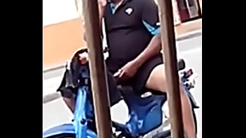 Preview 1 of Pundai Nuckky - Dominicano se pajea en la calle