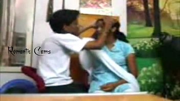 Preview 4 of Xnxxx Indian Mom - New Indian Village Girl Caught On Camera While Romancing With Boyfriend At