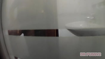 Preview 2 of Big Black Cock Milf Brunete - CUNHADO FICA ESCONDIDO NO BANHEIRO PARA GRAVAR A ESPOSA DO IRM&Atilde_O PARA SE MASTURBAR DEPOIS A VER O VIDEO