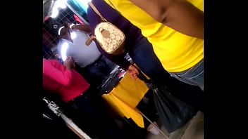 Preview 1 of Onty American Mom - Madura nalgona en el mercado