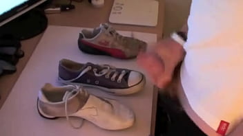 Preview 1 of Fuck Korea Girl - cumming on my girlfriends shoes