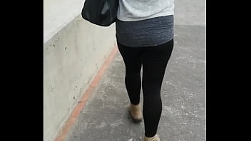 Preview 3 of Pounded Office - un culito en la calle