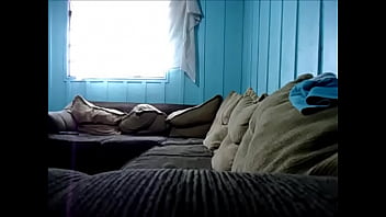 Preview 1 of Chut Pat Gai Xxx - boy no sofa punhetando gostoso