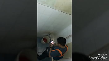 Preview 4 of Bangali Desi Video - [Quay l&eacute_n] Trai thẳng x&eacute_t nghiệm tinh tr&ugrave_ng ở bv H&ograve_a Hảo SG