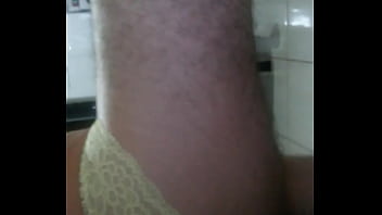 Preview 3 of 13 Inh Dick - Batendo uma punheta bem gostosa de calcinha.