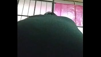 Preview 1 of Cousin Taking Bath - Moviendo culo
