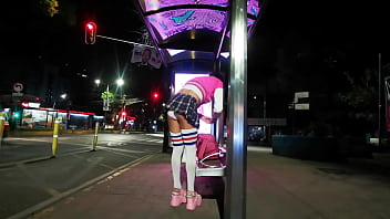 Preview 1 of Ebony Street Hookermesha - Esperando recibir verga en via publica,  La chica tranny del colegio mostrando su culo