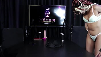 Preview 4 of 69 Mantap - Ela fez uma demonstra&ccedil_&atilde_o do seu sexo oral e tirou a roupa ap&oacute_s perder na brincadeira,  mostrando os peitos e explicando seu piercing e a casa de swing - Naomi Campos (SHEER/RED)