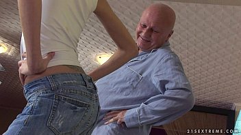 Preview 1 of Yasmine Piss - Sexy Physiotherapy (Amanda b.,  09.02.2012)