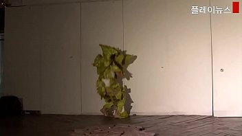 Preview 1 of Porn Mommy Poo - Korean Art Project Evelyn Kuhnke