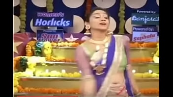 Preview 2 of Mallu Roshini And Devika Hottest - hot navel dance in show