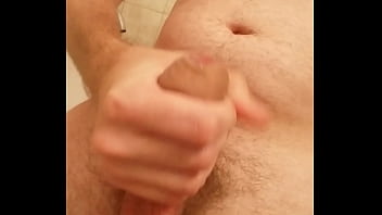 Preview 3 of Little And Monster - Paja en el ba&ntilde_o antes de ducharme