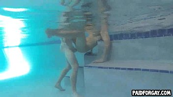 Preview 3 of Sexe Tt - Straight hunk gets paid to get fucked anally underwater