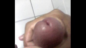 Preview 3 of Big Dck Fuck - Gozando no banheiro do shopping