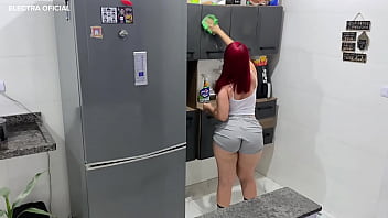 Preview 1 of Dad Daughter Near Caught - Consegui contratar essa empregada,  fiquei louco de tes&atilde_o com a bunda dela,  olha a roupa que ela veio na minha casa