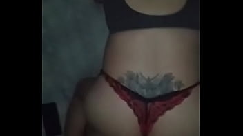 Preview 4 of Full Hd Porn Family - En tanga roja moviendo mis nalgas para los vergones