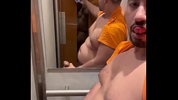 Preview 1 of Mandingo In Bath - Il est temps de te rendre utile salope ! Tu ne vaux rien tant que tu n&rsquo_as pas vid&eacute_ les couilles de ton amant br&eacute_silie ...