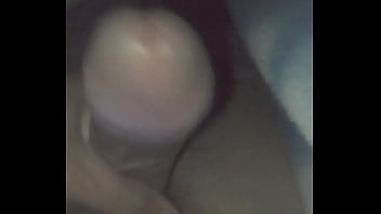 Preview 2 of Comshot Penis Stiemolierung - lisandro militar venezolano duro bajo las sabanas ense&ntilde_a su verga en facebook
