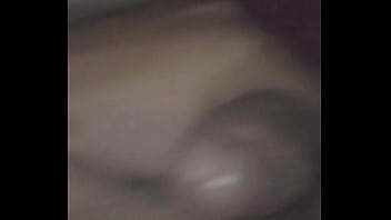 Preview 1 of Comshot Penis Stiemolierung - lisandro militar venezolano duro bajo las sabanas ense&ntilde_a su verga en facebook