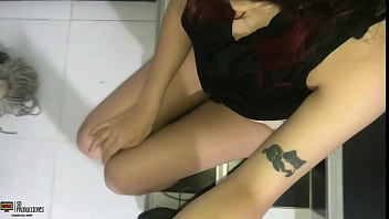 Preview 2 of Sexvidei - Compartiendo habitaci&oacute_n de hotel con hermanastra muy cachonda