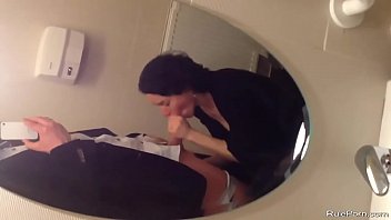 Preview 2 of 3gp Video Xnx - Short haired wife sucks a cock in the bathroom