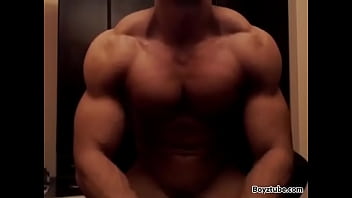 Preview 3 of Karyawn Motor - Luke Showing his Gorgeous Body