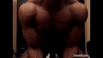 Preview 4 of Karyawn Motor - Luke Showing his Gorgeous Body