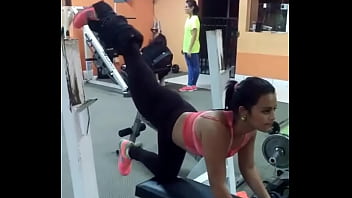 Preview 2 of Flashing Turkish - en el gym
