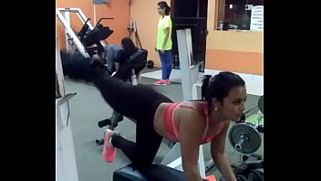 Preview 1 of Flashing Turkish - en el gym