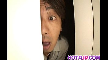 Preview 2 of Boy Xxcx Vidos - Aya with bee stings fucks her pussy with vibrator in front of man