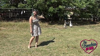 Preview 1 of Xxx Dot Kom - Khala,  une coquine &agrave_ la chatte serr&eacute_e