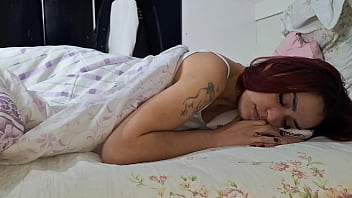 Preview 1 of Jia Lissa Suckseded By A Local - Fui pra cama da minha enteada e a fodi e a deixei toda cremosa