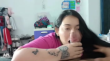 Preview 4 of 8yers Small Poren Com - Pongo a la puta de mi madrastra a que se arrodille y me busque los zapatos,  mientras yo me toco mi verga para follarla