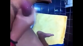 Preview 3 of Peris Sex - Novinho batendo punheta