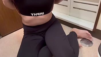 Preview 1 of Indian Lesbian Orgasm - ヨガで運動して沢山汗臭い身体の状態で快感オナニーもして心も身体もスッキリしました。