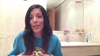 Preview 2 of Taut Playgirl - Los pezones de los pechos cuando una chica tiene la regla