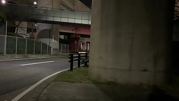 Preview 1 of Bini Gemuk Three Some - 女装子まゆちゃんが深夜の橋脚の陰に隠れて裸になって露出しているその横を車が通りぬけてゆく