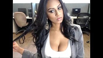 Preview 1 of Milf Huge Slut - VID-20151126-WA0088